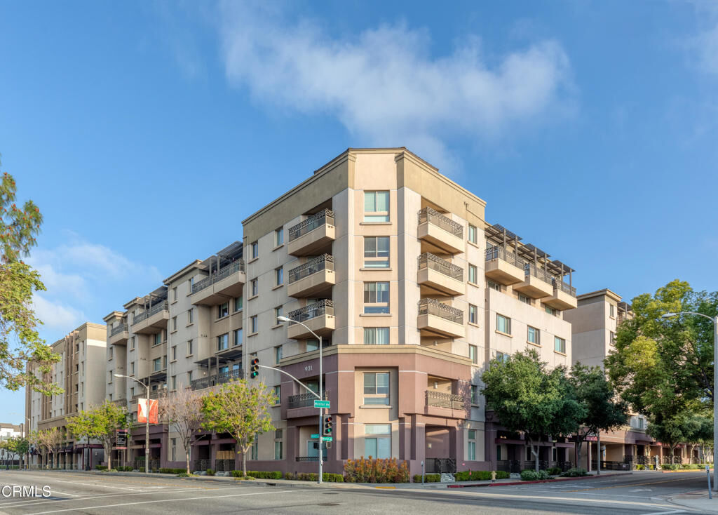 Property Photo: 931 E Walnut Street 412 CA 91106
