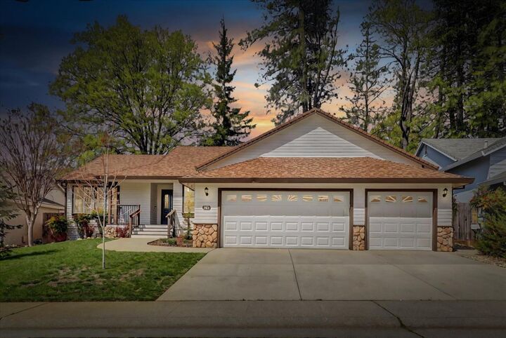 Property Photo: 151 Holbrooke Way CA 95945