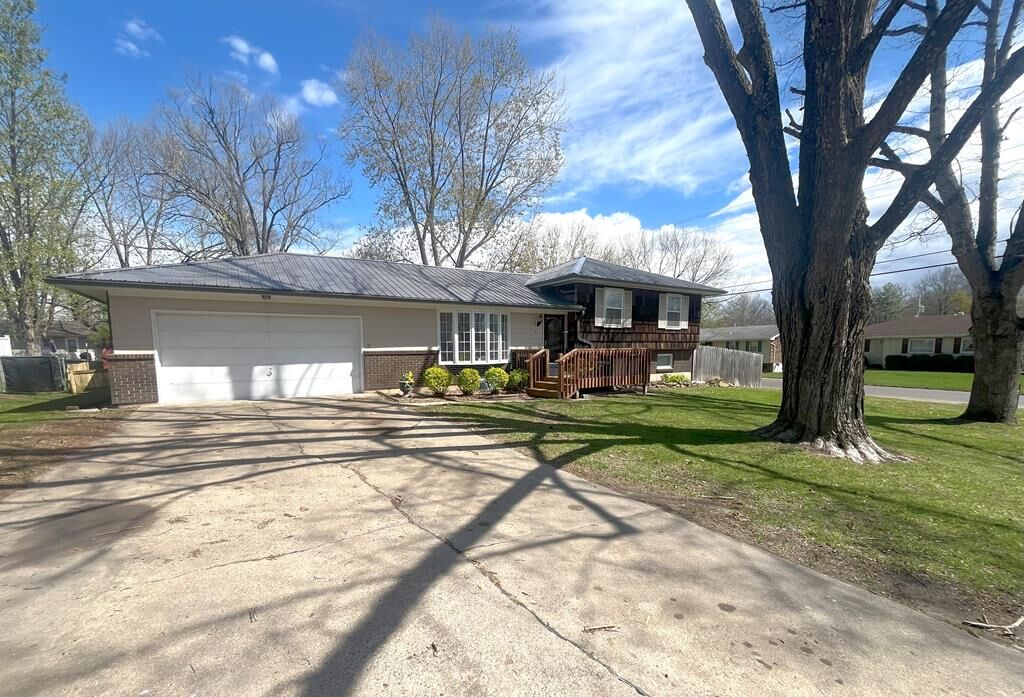 Property Photo: 1701 Fairchild Street MO 64601