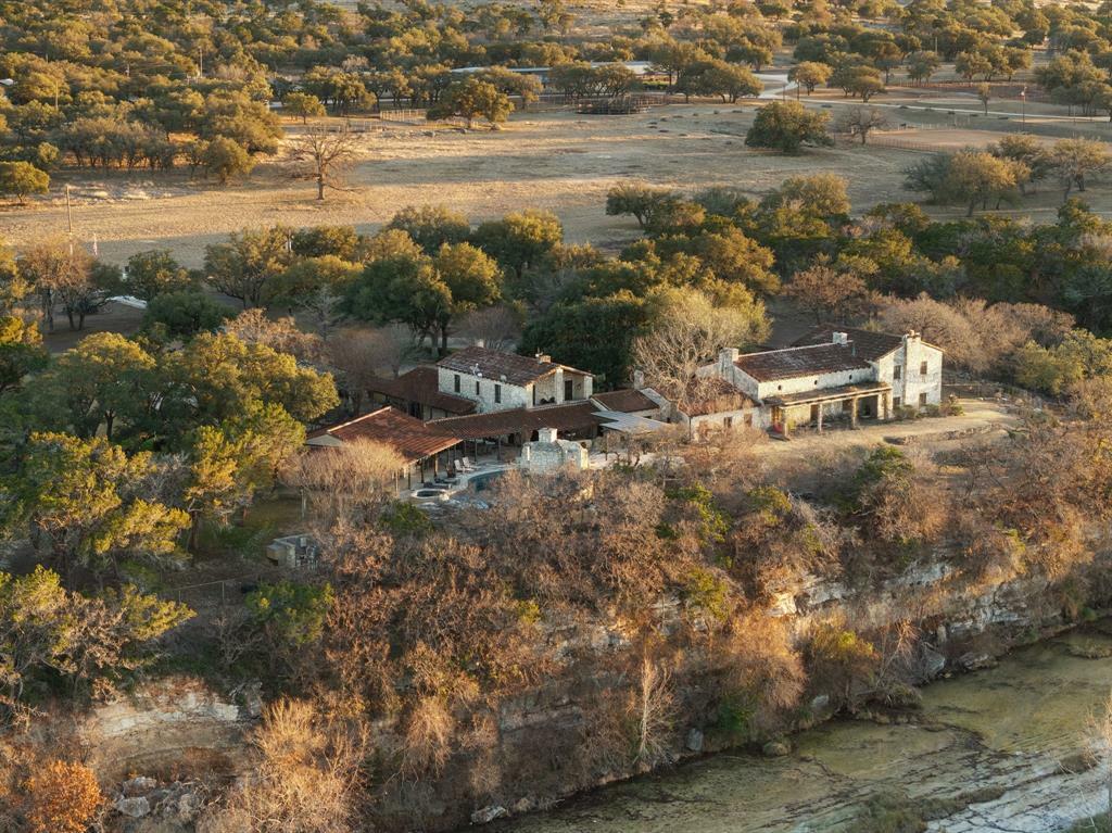 Property Photo: 154 Mr Bar Par TX 78024