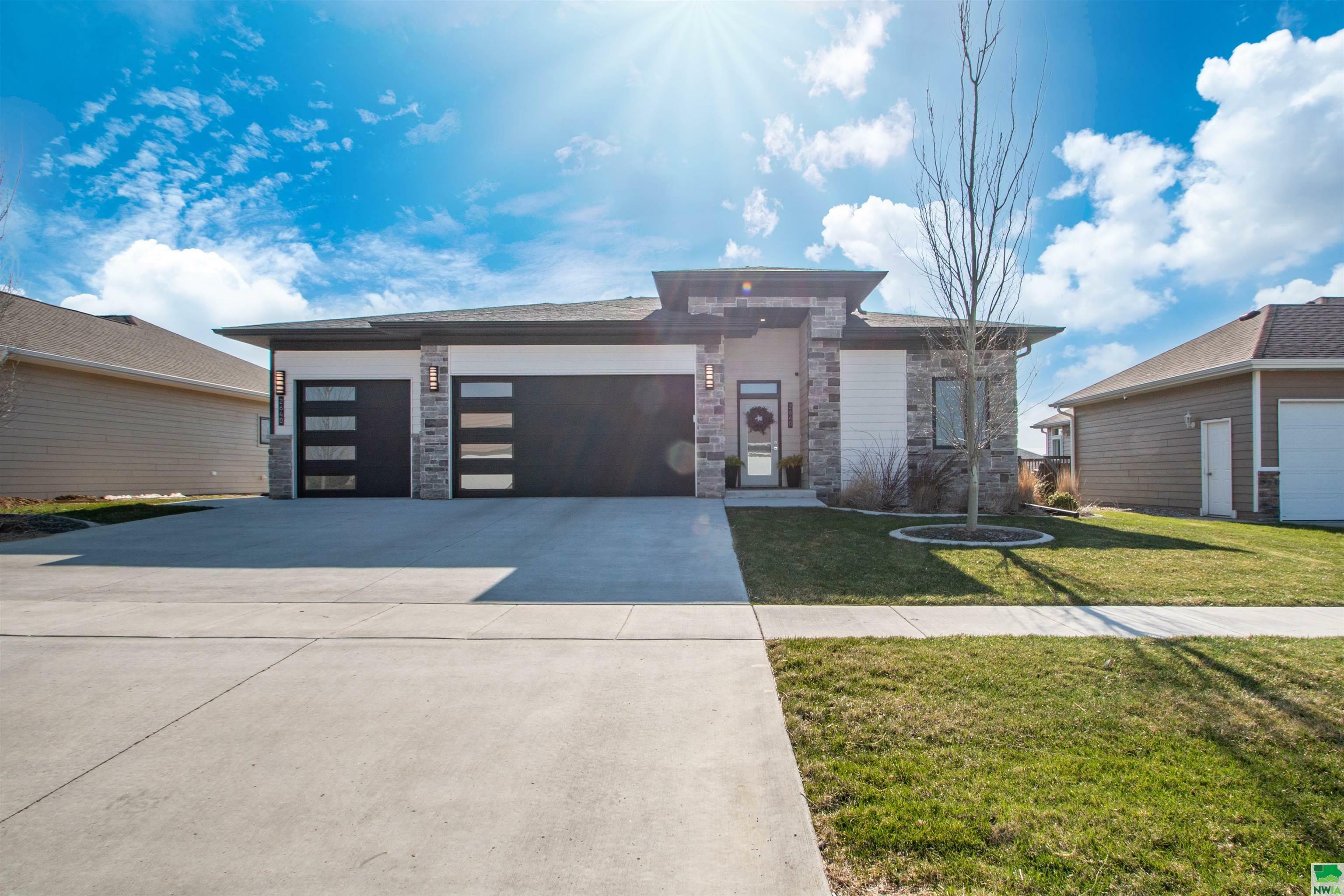 Property Photo: 2640 Nicklaus Blvd IA 51106