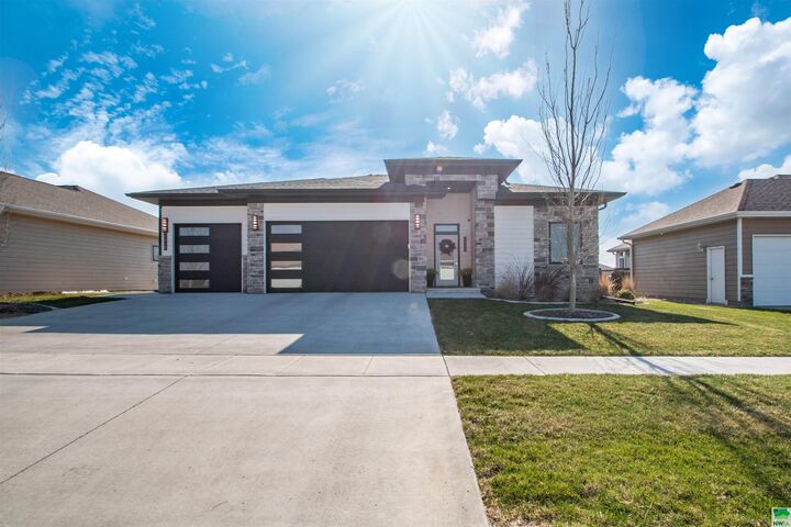 Property Photo: 2640 Nicklaus Blvd IA 51106