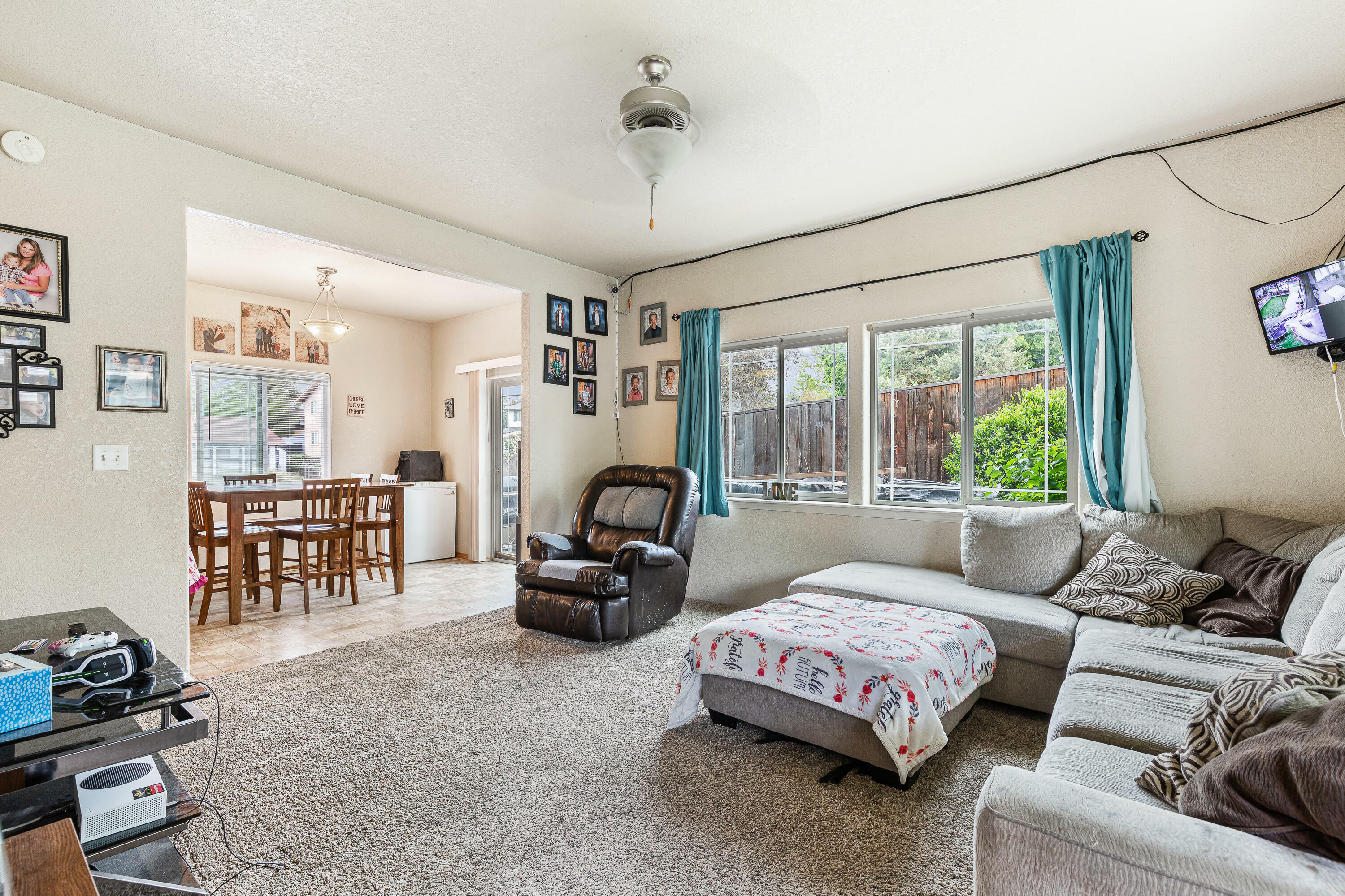 Property Photo: 712 Northwood Drive OR 97504