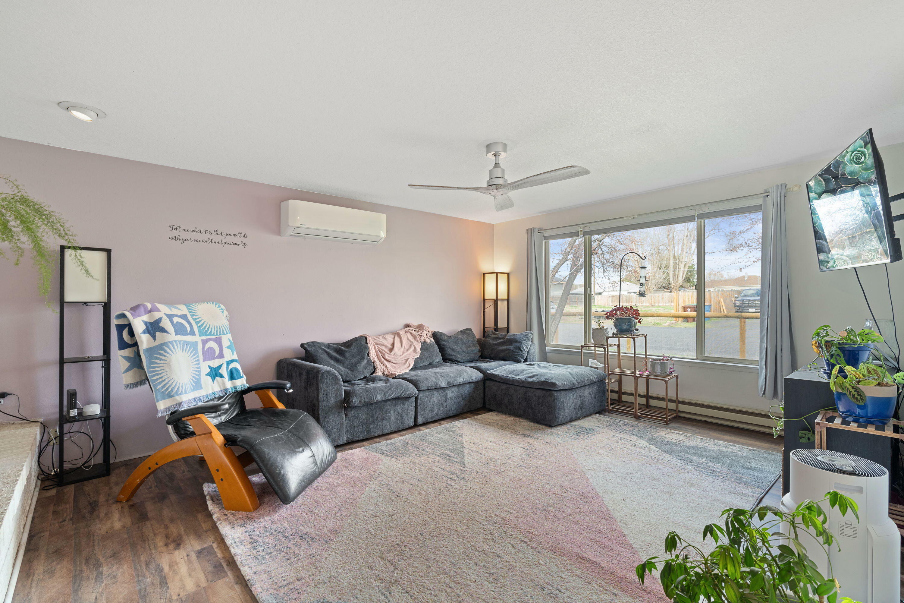 Property Photo: 775 SE Dunham Street OR 97754