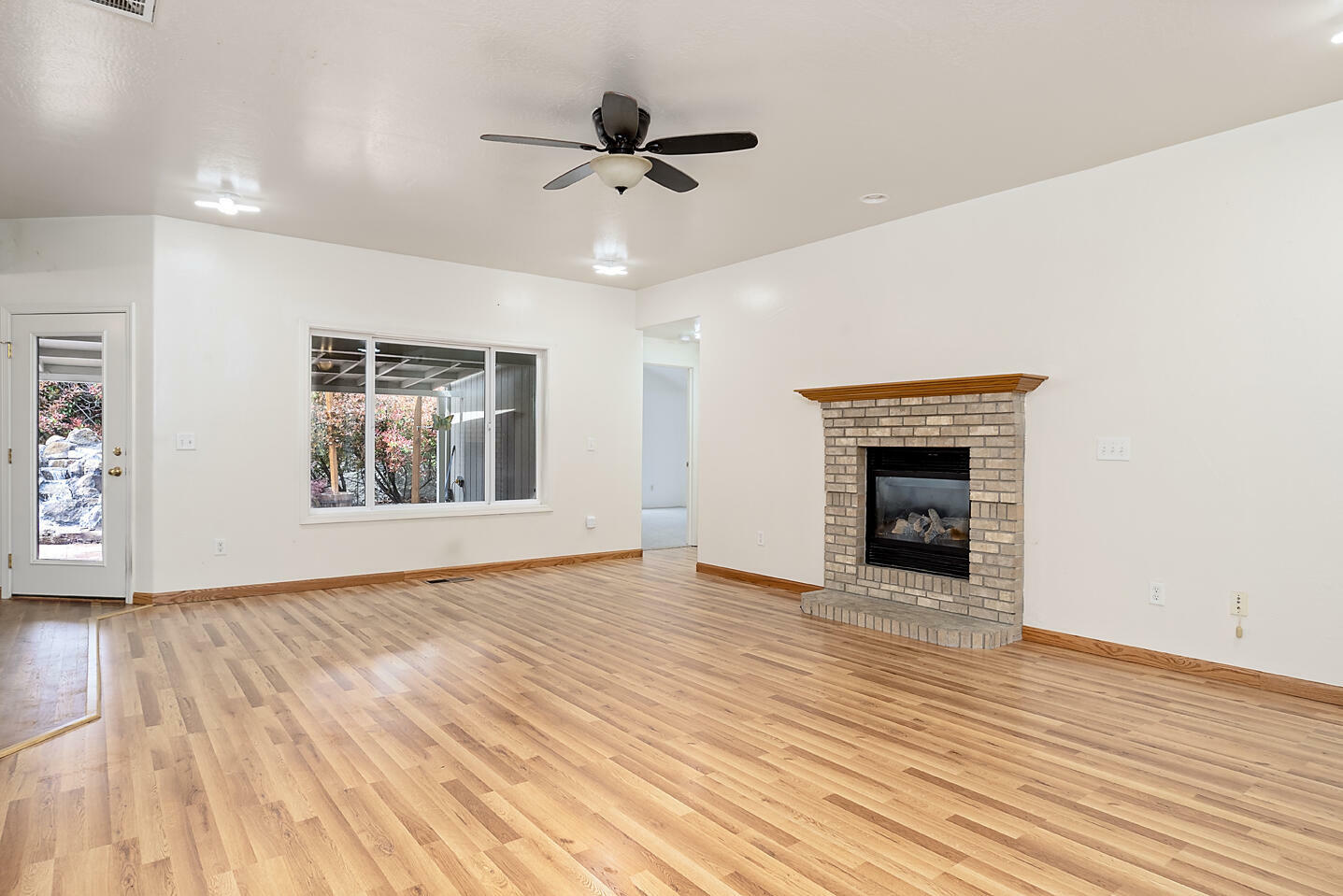 Property Photo: 955 Hampton Way OR 97501
