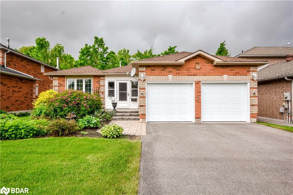 Property Photo: 22 Osprey Ridge Road ON L4M 6P2