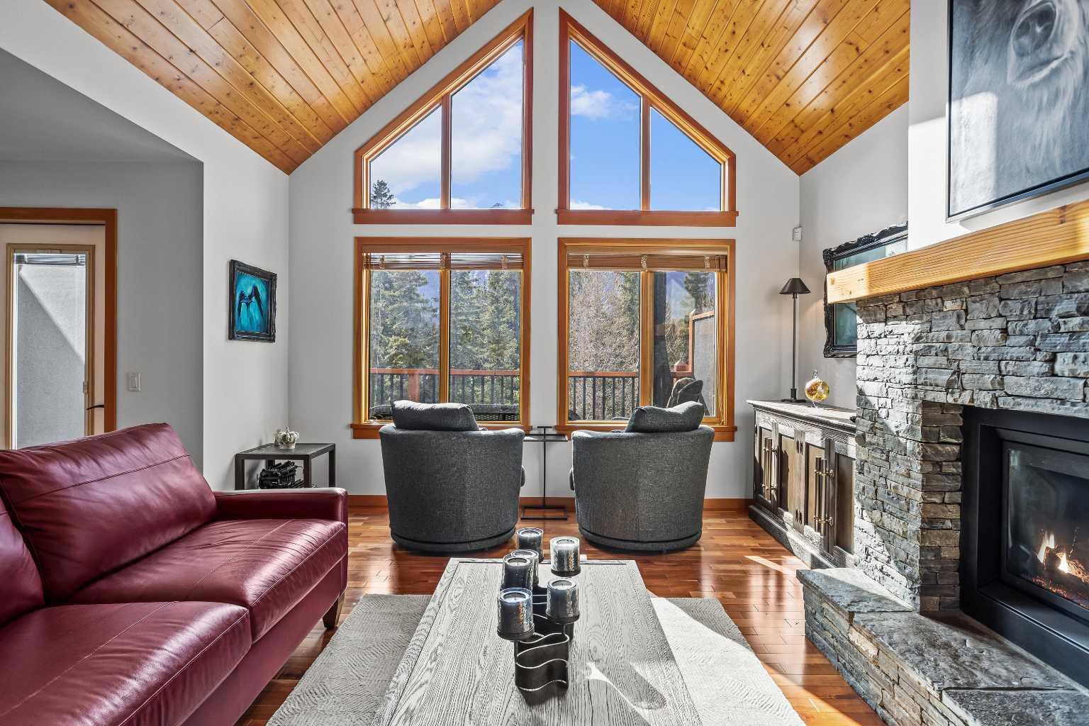 Property Photo: 7 Creekside Mews AB T1W 2G2
