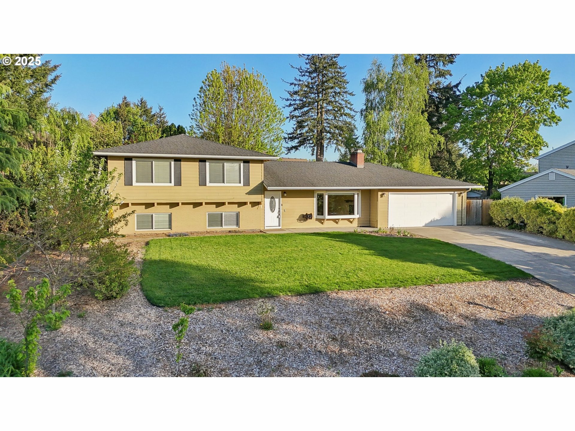 Property Photo: 330 NW 107th Ave OR 97229