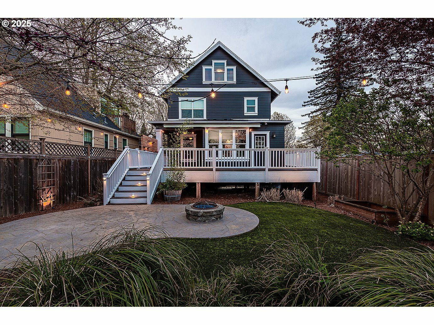 Property Photo: 7612 SE Main St OR 97215