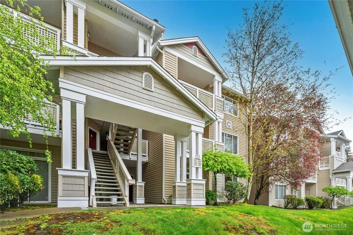 Property Photo:  15300  112th Avenue NE C102  WA 98011 