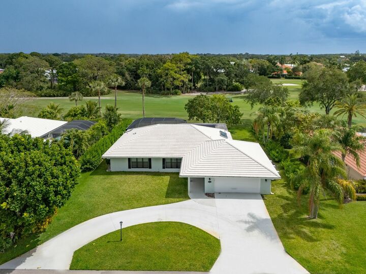 Property Photo: 2831 SE Fairway W FL 34997