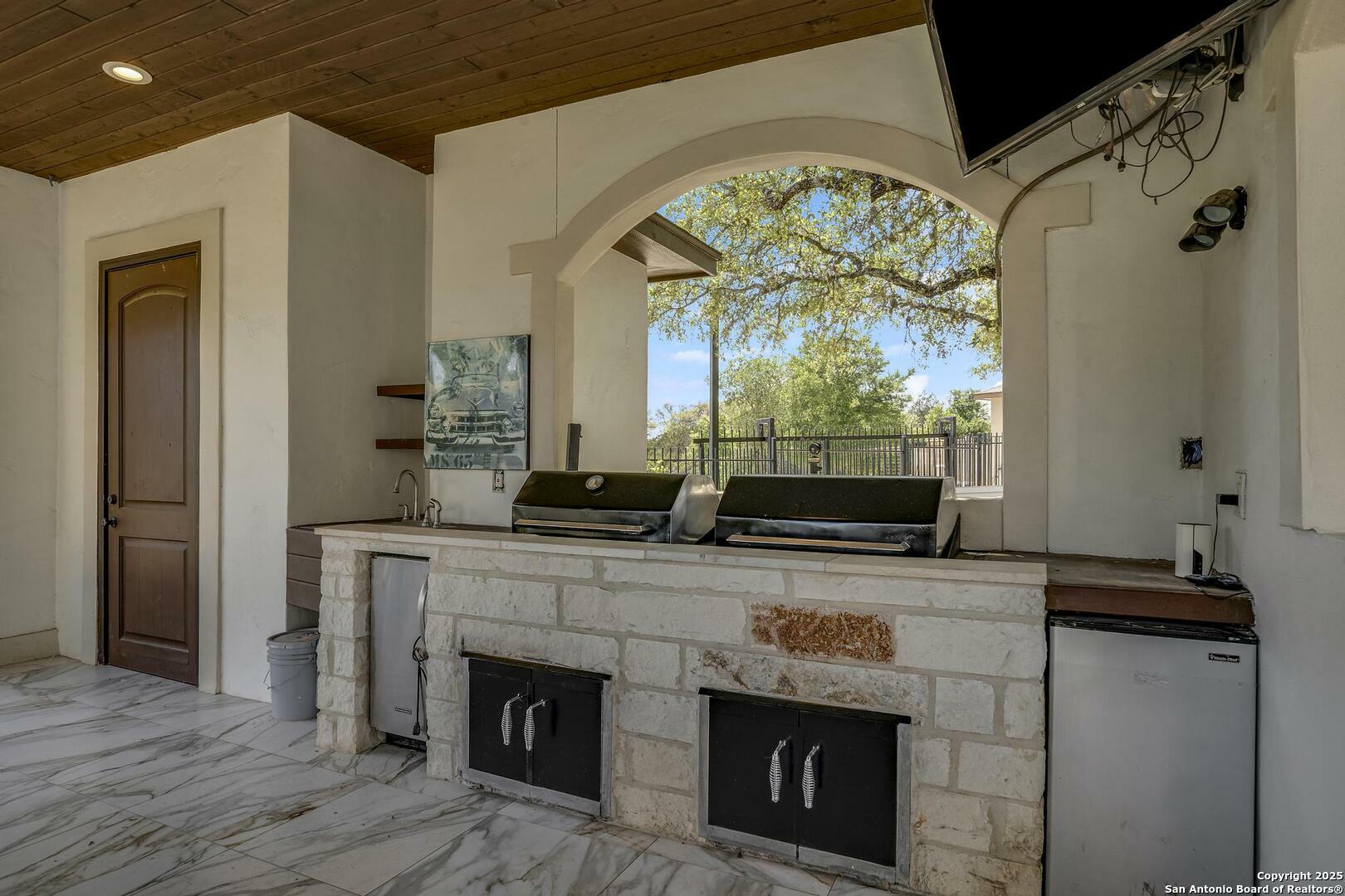 Property Photo: 5644 Darmondale TX 78261