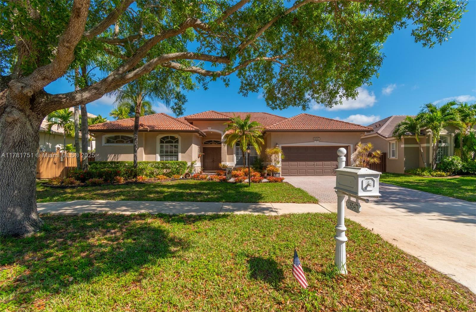 Property Photo: 16547 Mariposa Cir S FL 33331