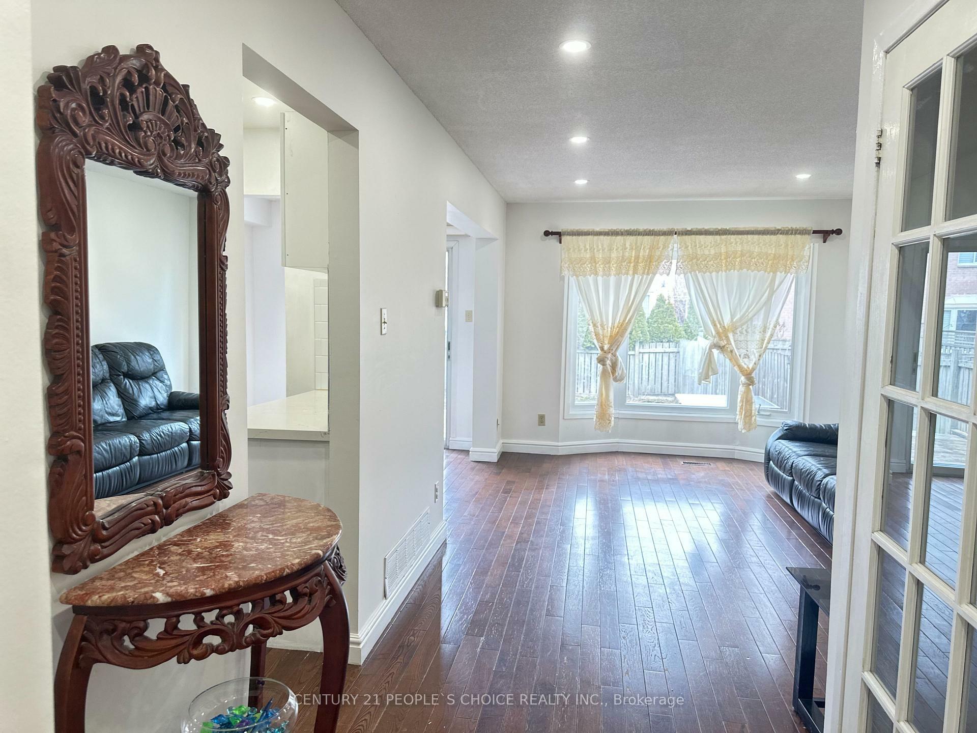 Property Photo: 152 Observatory Lane ON L4C 8K8