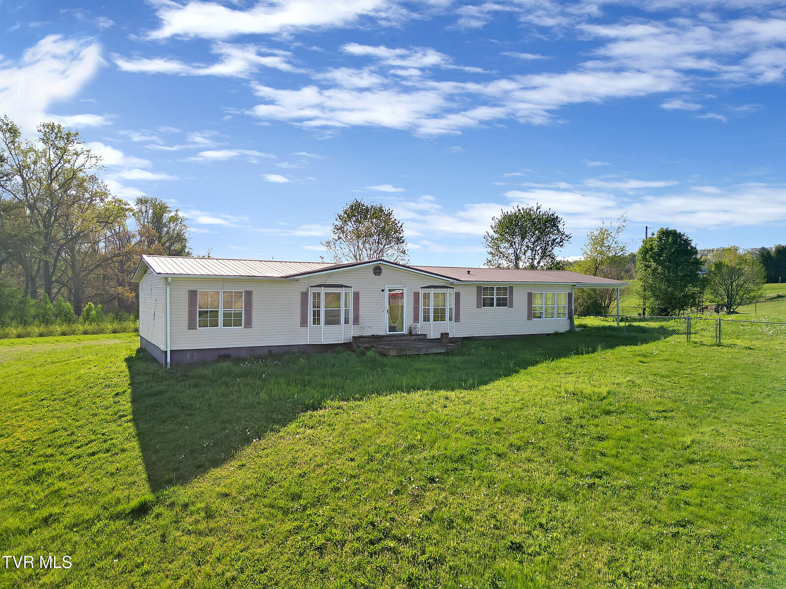 Property Photo: 882 Jim Fox Road TN 37743