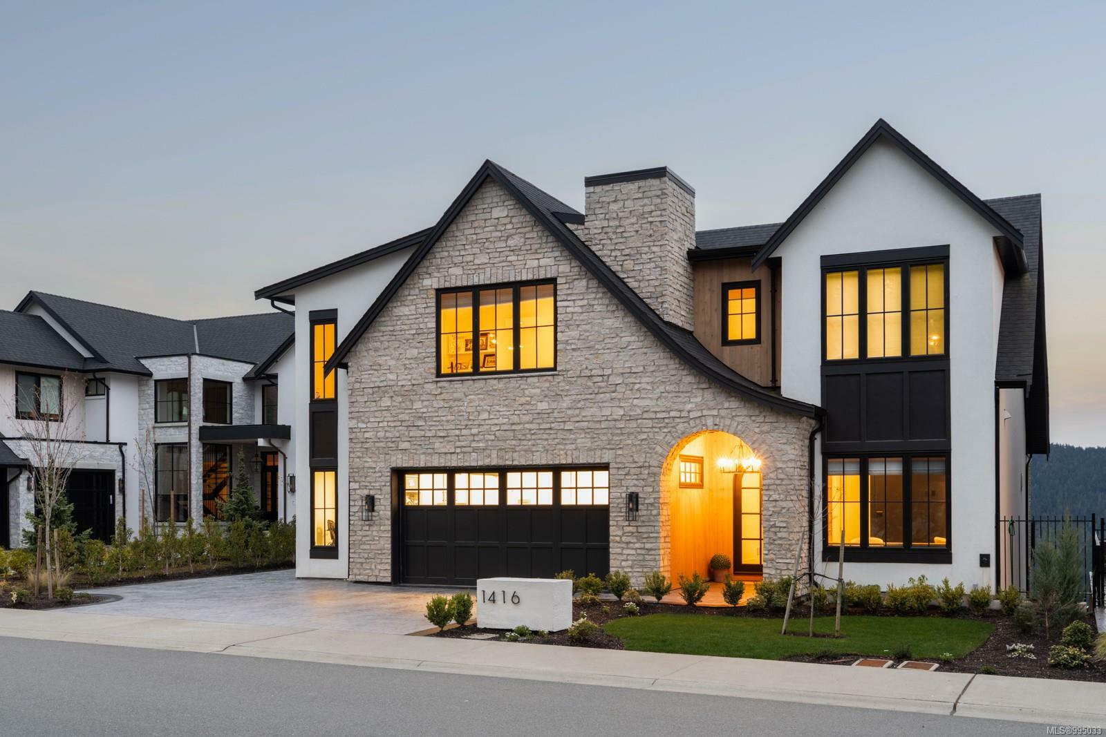 Property Photo: 1416 Pinehurst Pl BC V9B 3S3