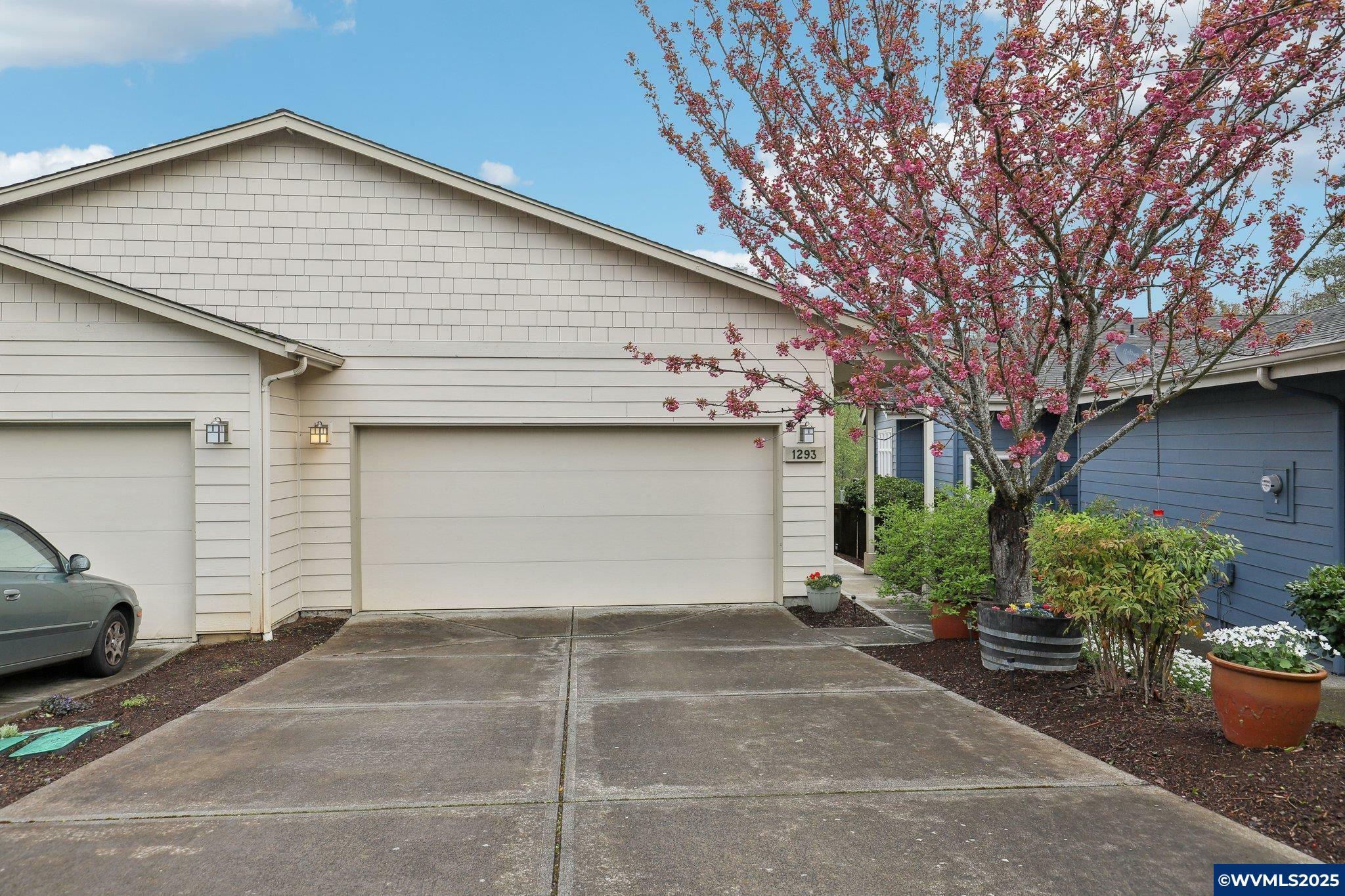 Property Photo: 1293 Westbrook Dr NW OR 97304