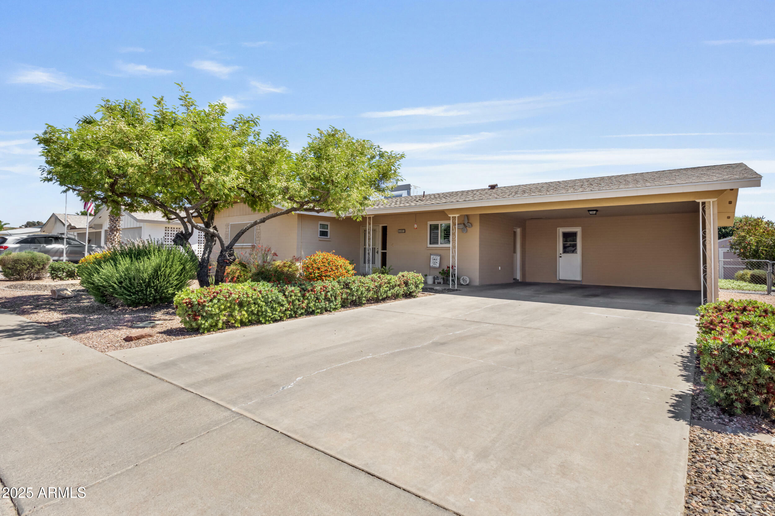 Property Photo: 6631 E Dallas Street AZ 85205