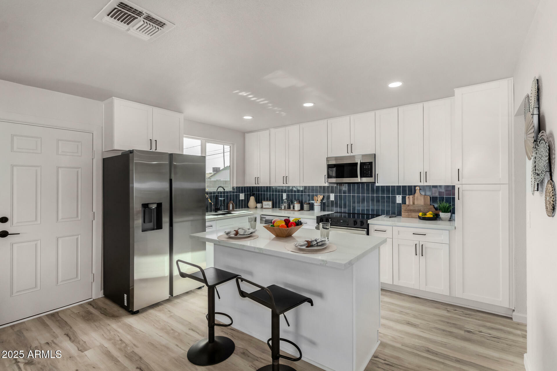 Property Photo: 5604 W Catalina Drive AZ 85031