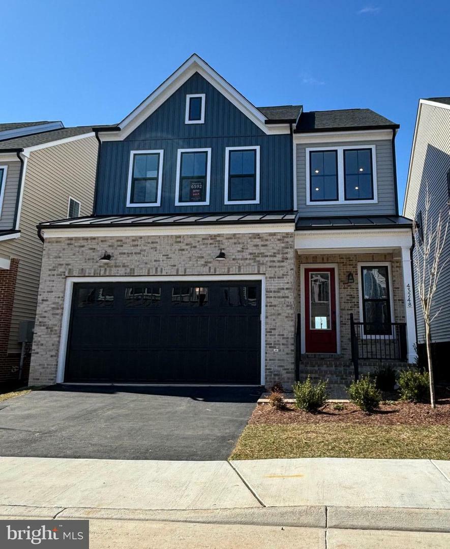 Property Photo: 43248 Greeley Square VA 20148