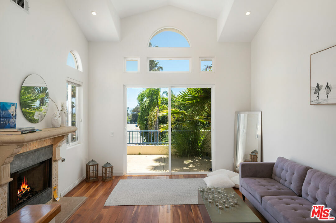 Property Photo: 6455 Zuma View Pl CA 90265