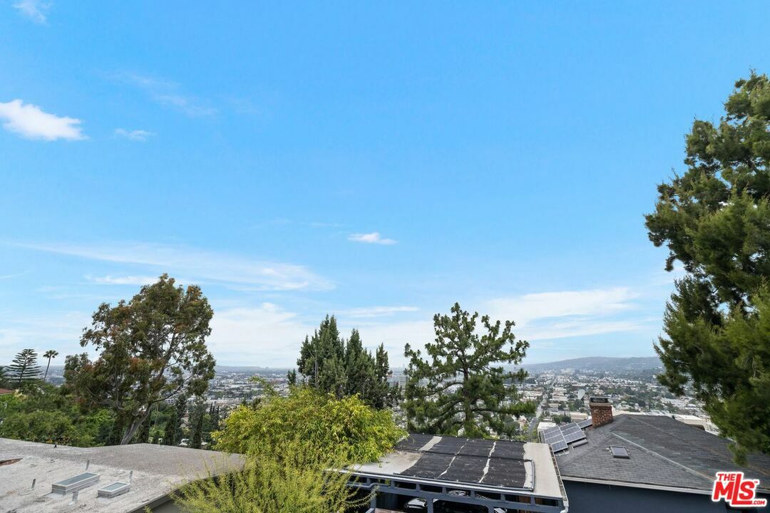 Property Photo: 3831 Franklin Ave CA 90027