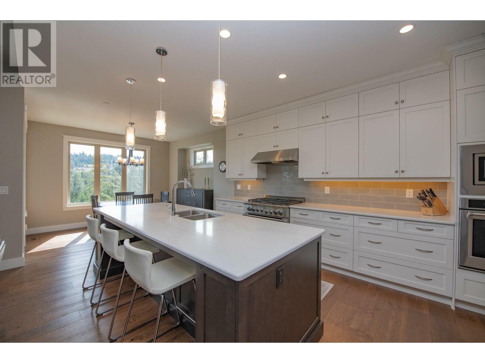 Property Photo: 433 Longspoon Place BC V1H 2K2