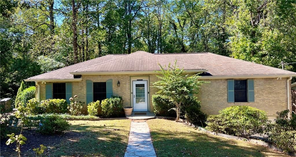 Property Photo:  3211 Flamingo Drive  GA 30344