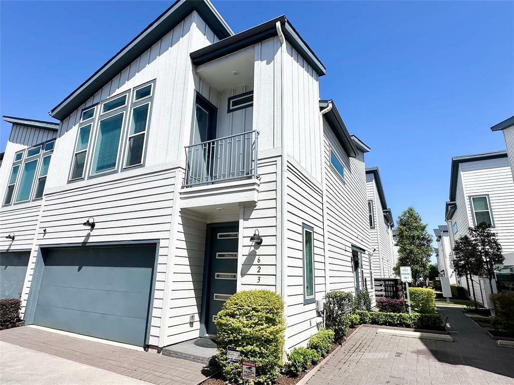Property Photo:  623 Press Street  TX 77020 