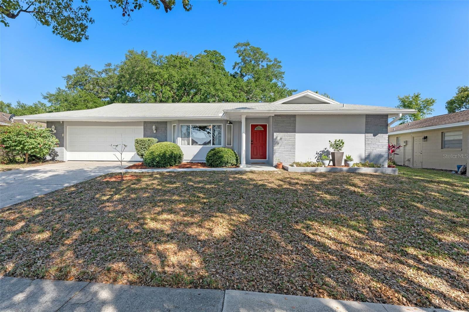 Property Photo: 611 Green Briar Boulevard FL 32714