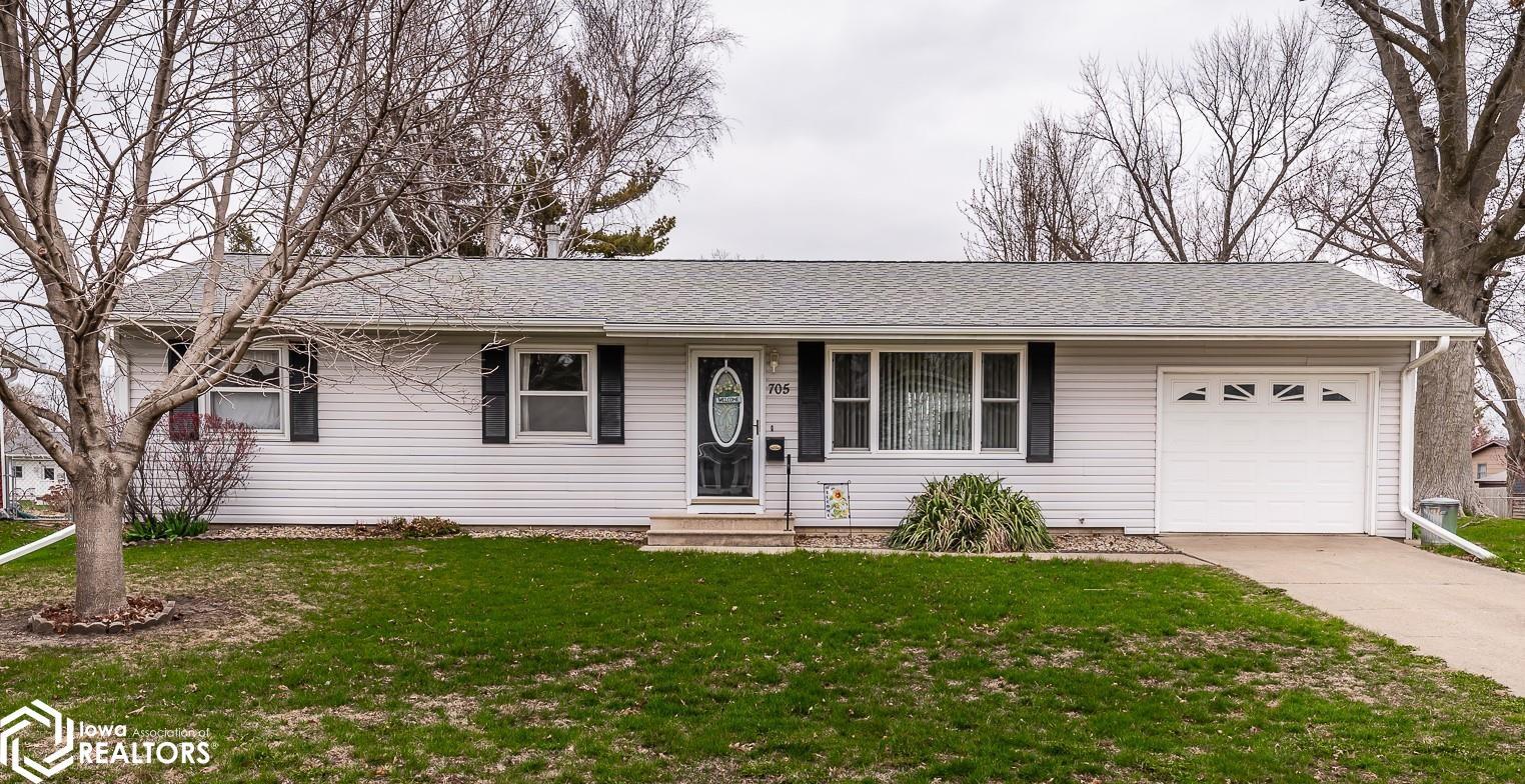 Property Photo: 705 Arlington Drive IA 50158