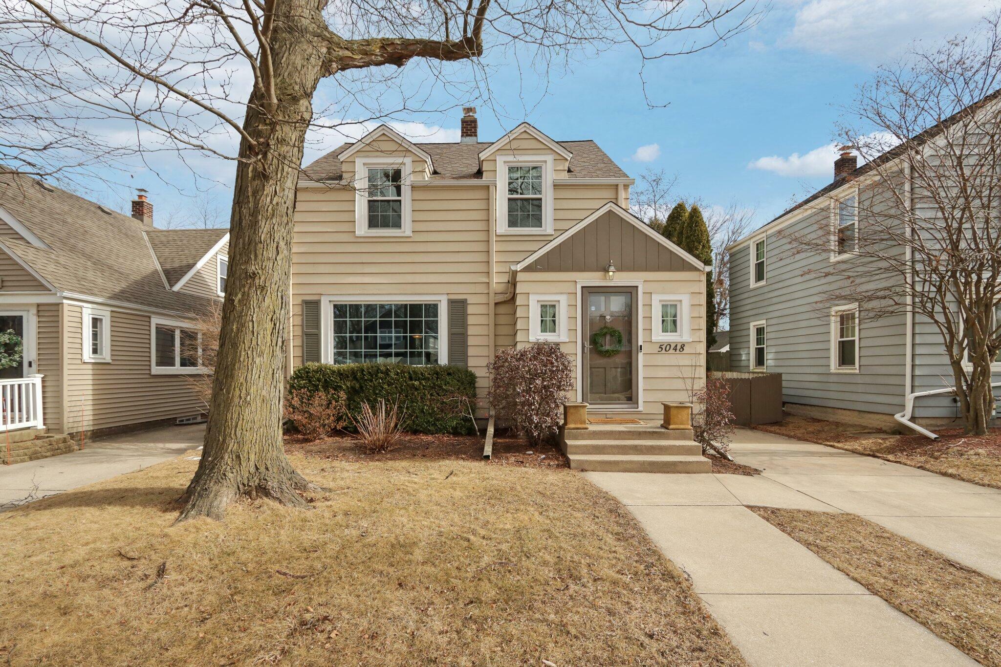 Property Photo: 5048 N Berkeley Blvd WI 53217