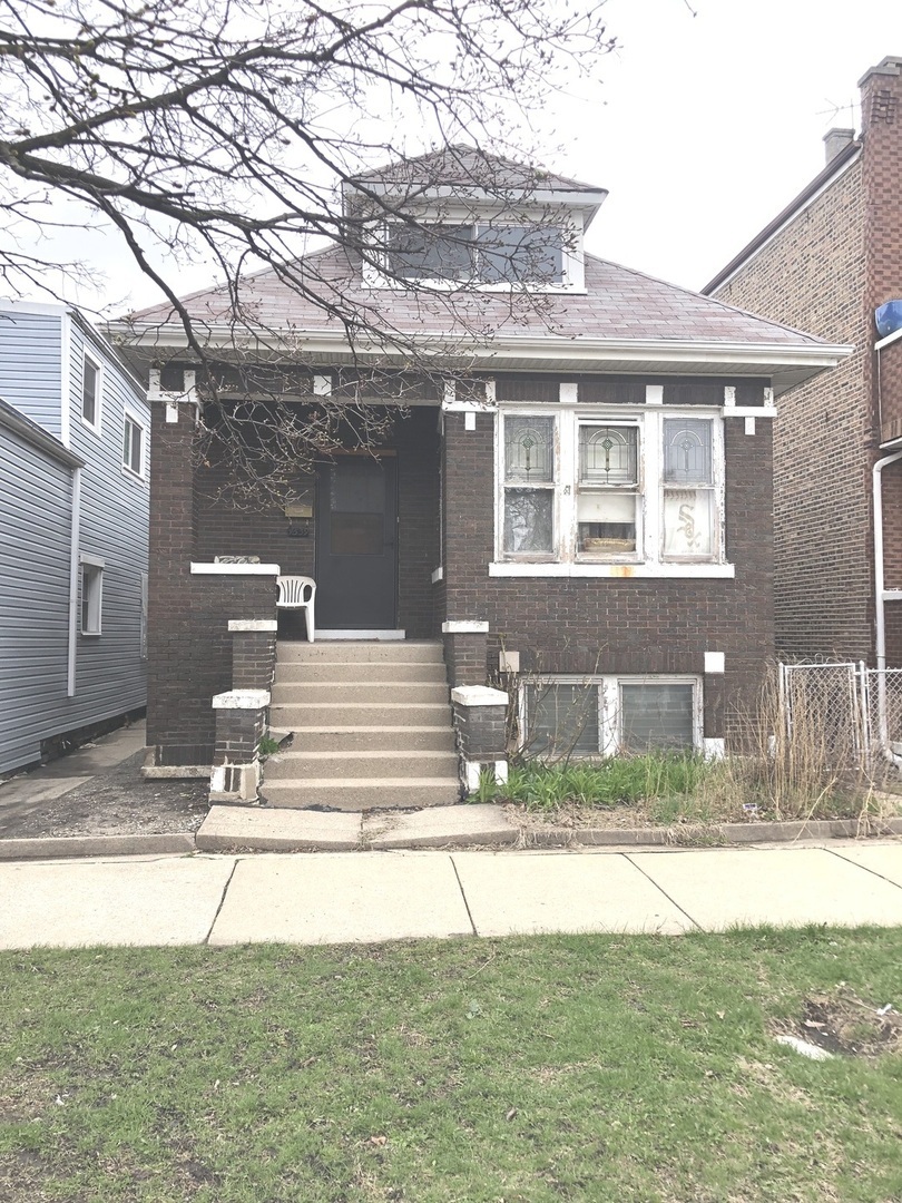 Property Photo: 4539 S Mozart Street IL 60632