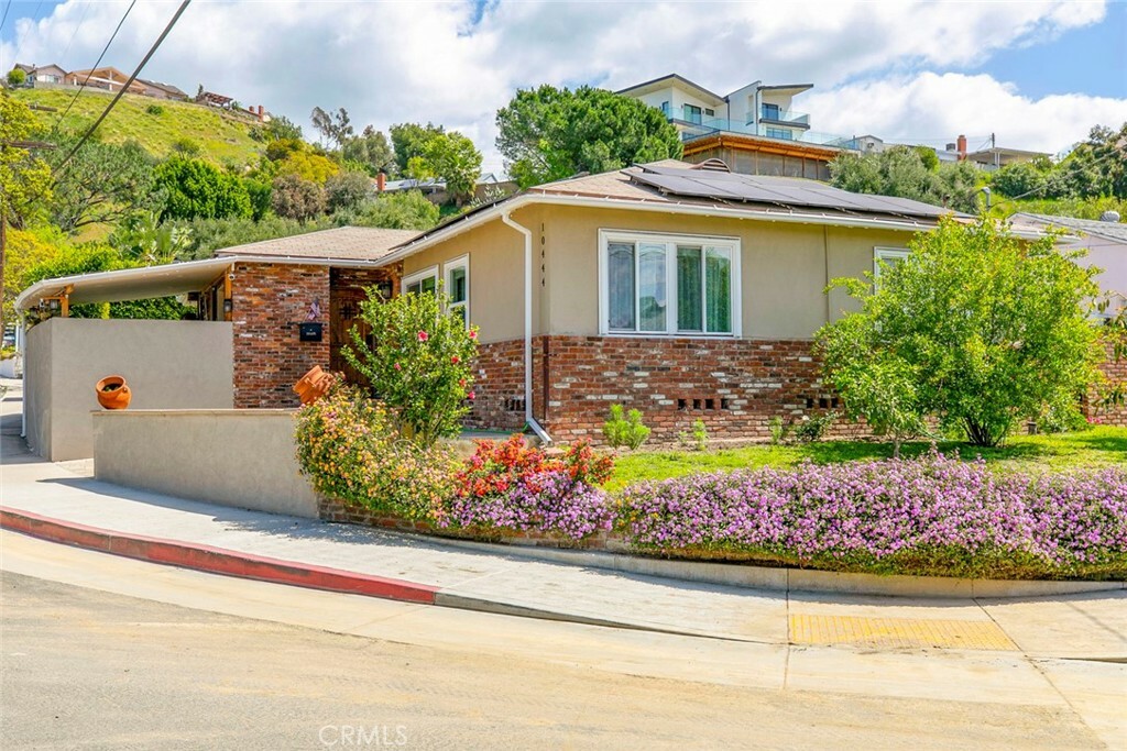 Property Photo: 10444 Flowerdale Court CA 91352