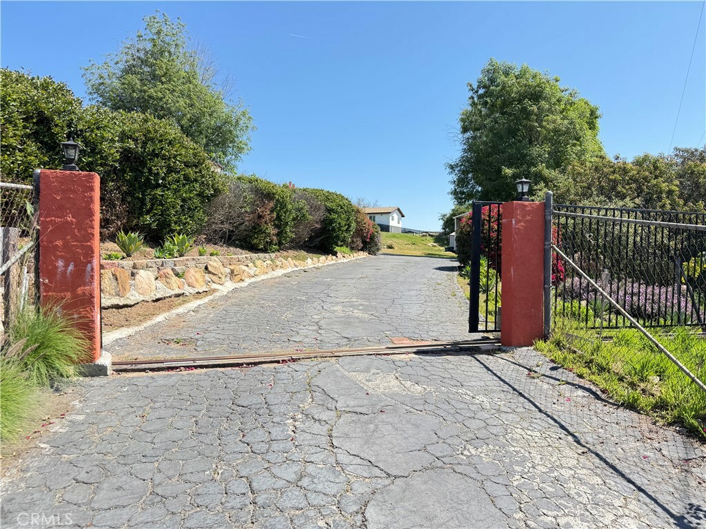 Property Photo: 9040 W Lilac Road CA 92026