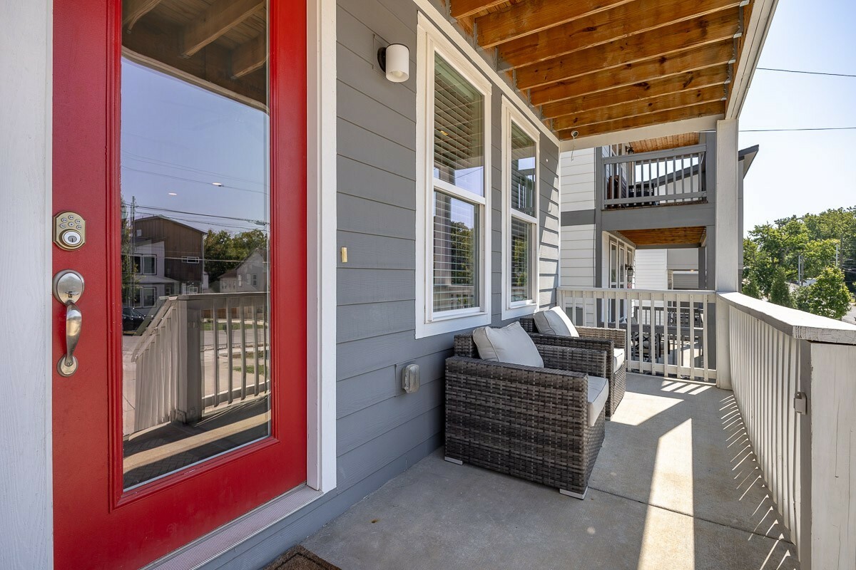 Property Photo: 913 Delmas Ave A TN 37216