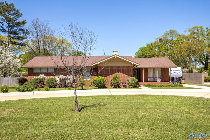 Property Photo: 2006 Stratford Road SE AL 35601