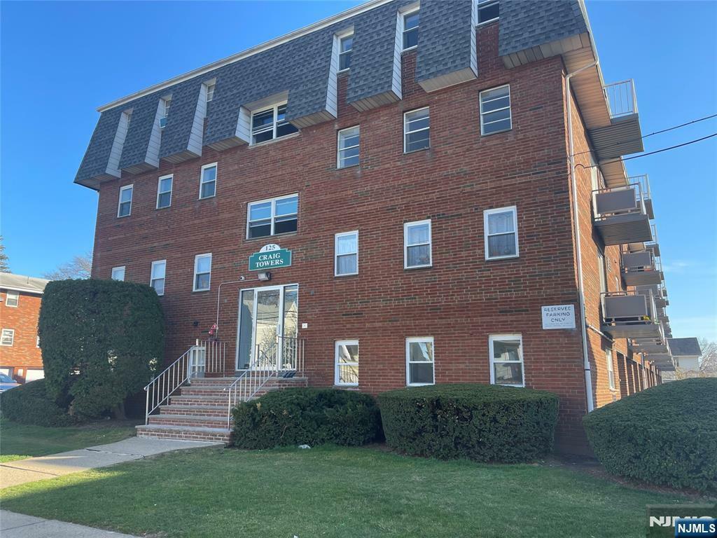 Property Photo:  125 Lawrence Street 3B  NJ 07601 