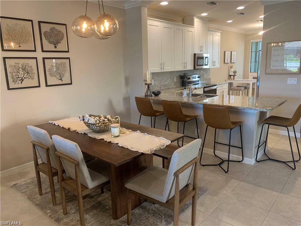 Property Photo: 9433 Benvenuto Ct 5-101 FL 34119