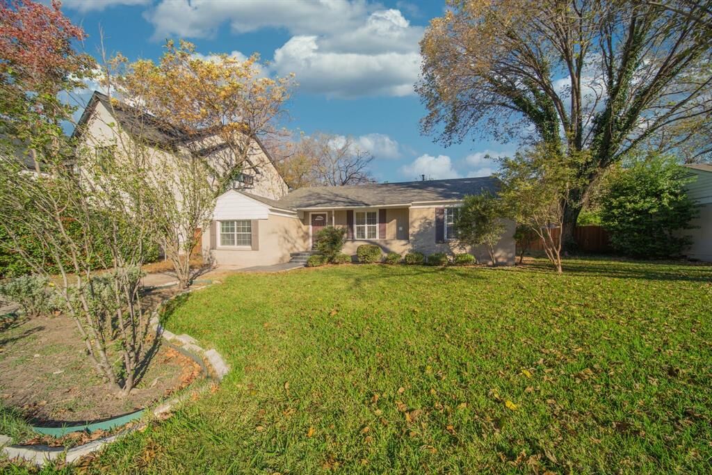 Property Photo: 3721 Dunhaven Road TX 75220