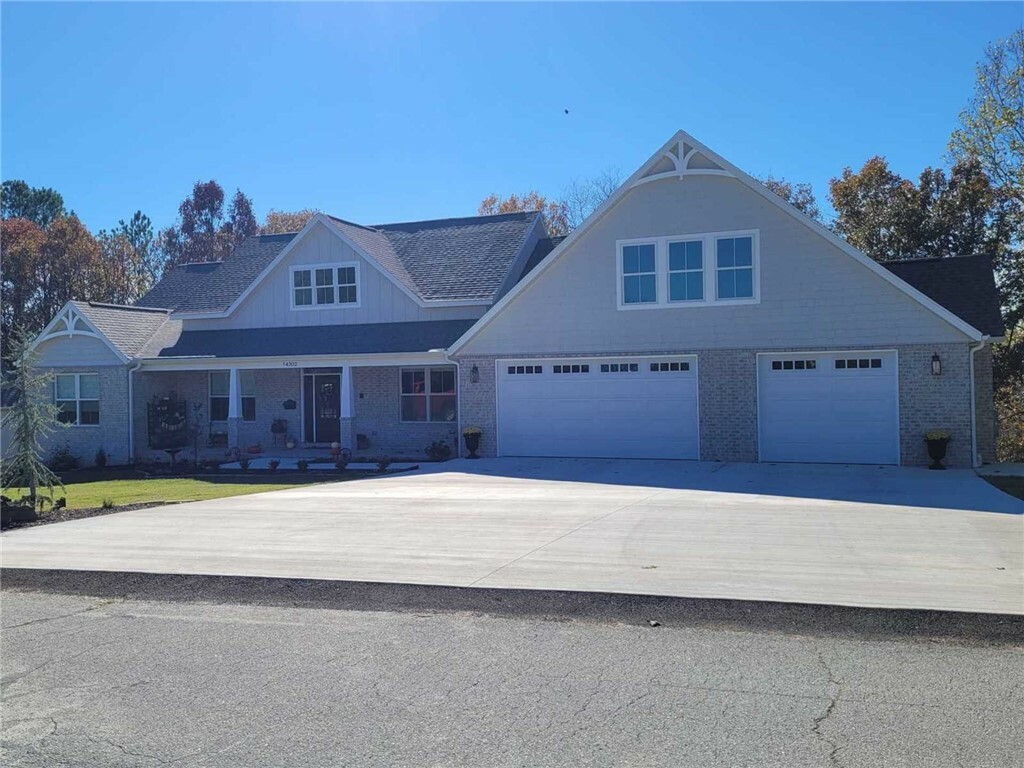 Property Photo: 14302 Rolling Hills Drive AR 72712