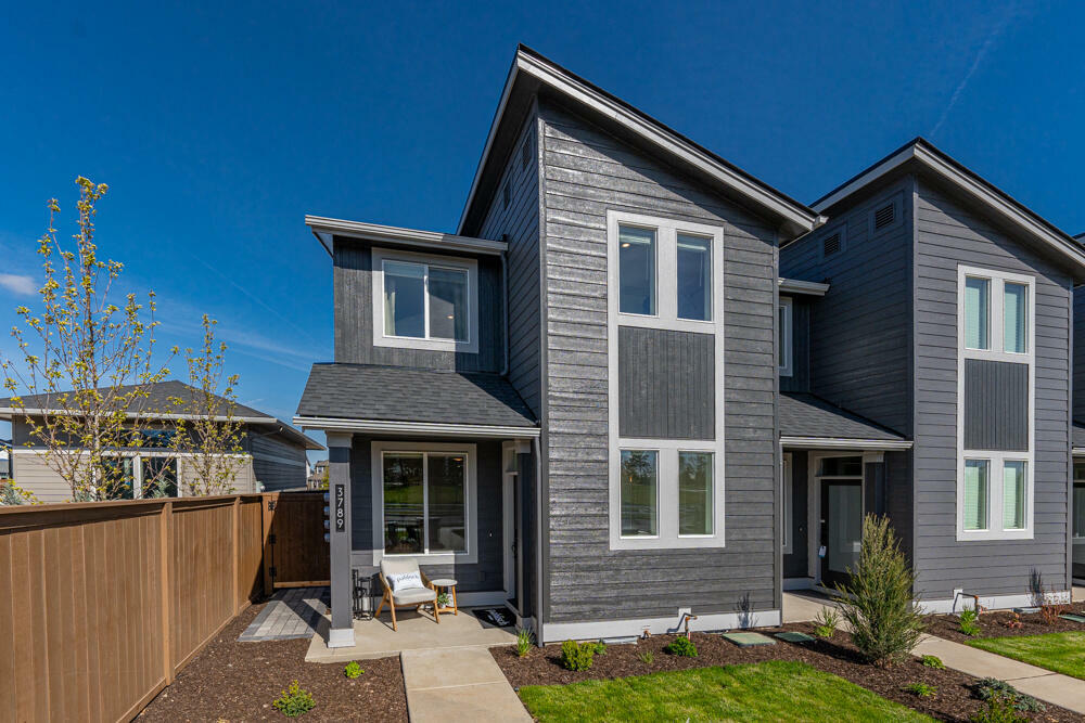 Property Photo: 20718 SE Scout Place OR 97702