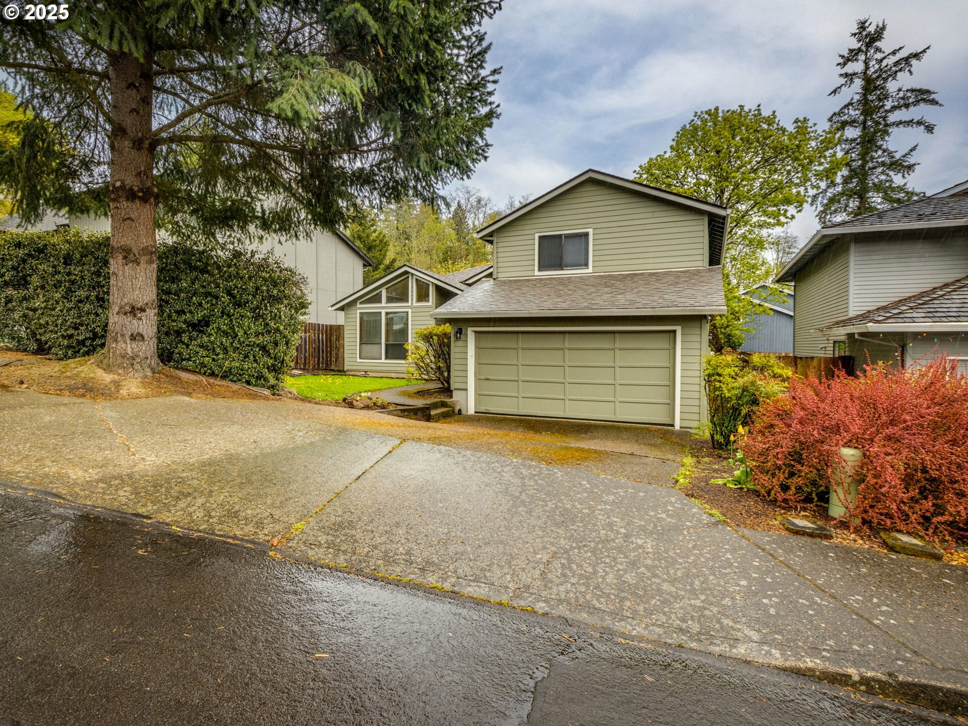 Property Photo: 16580 SW Woodcrest Ave OR 97224