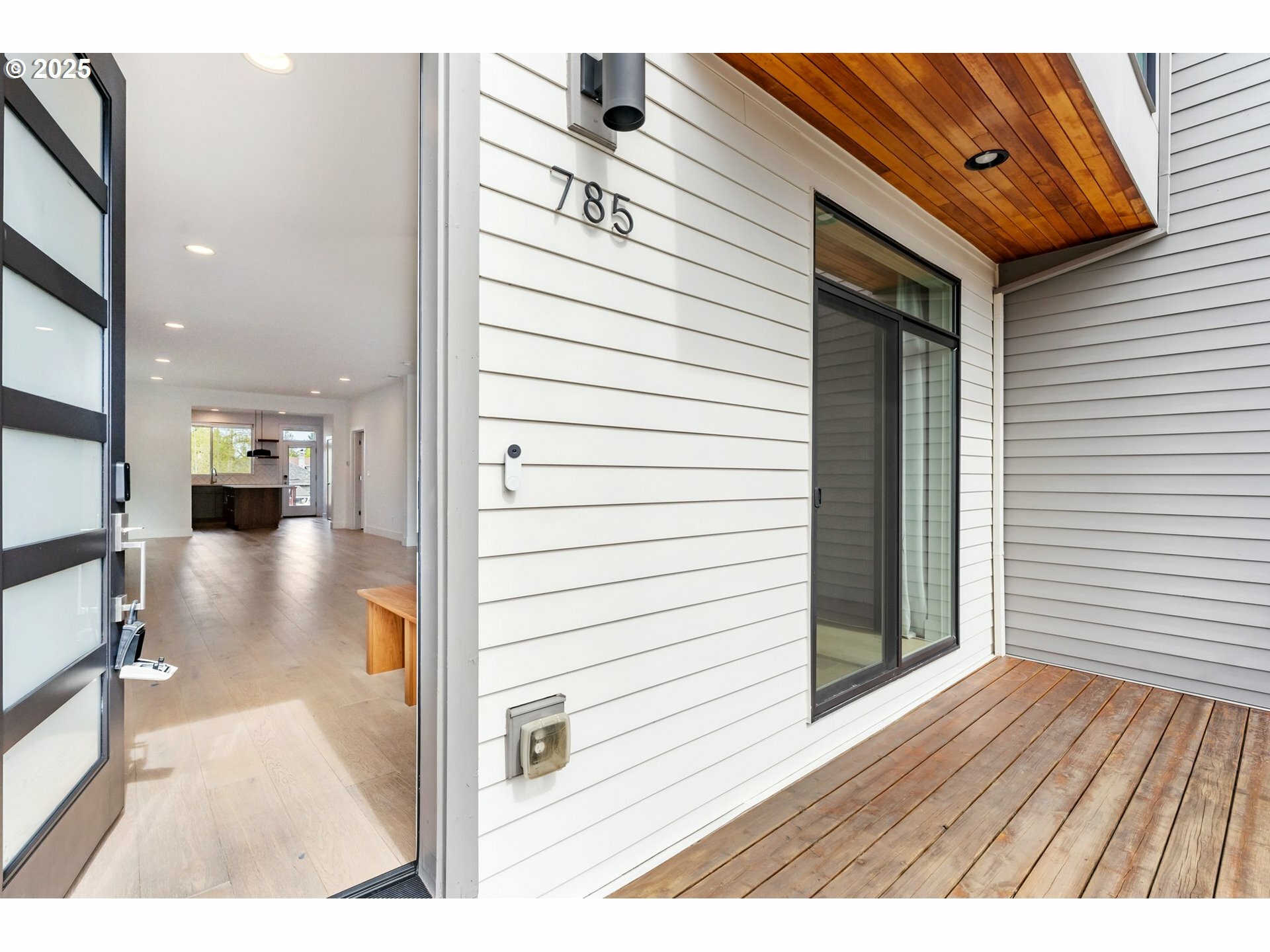 Property Photo: 785 NE Jessup St OR 97211