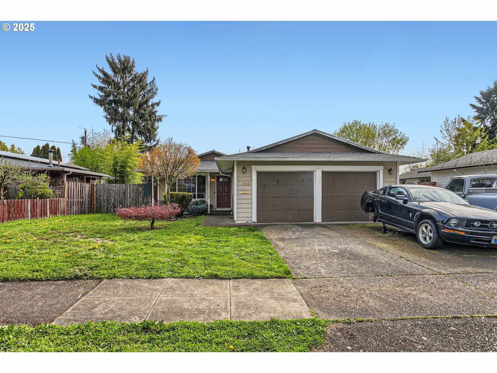 Property Photo: 9042 N Chautauqua Pl OR 97217