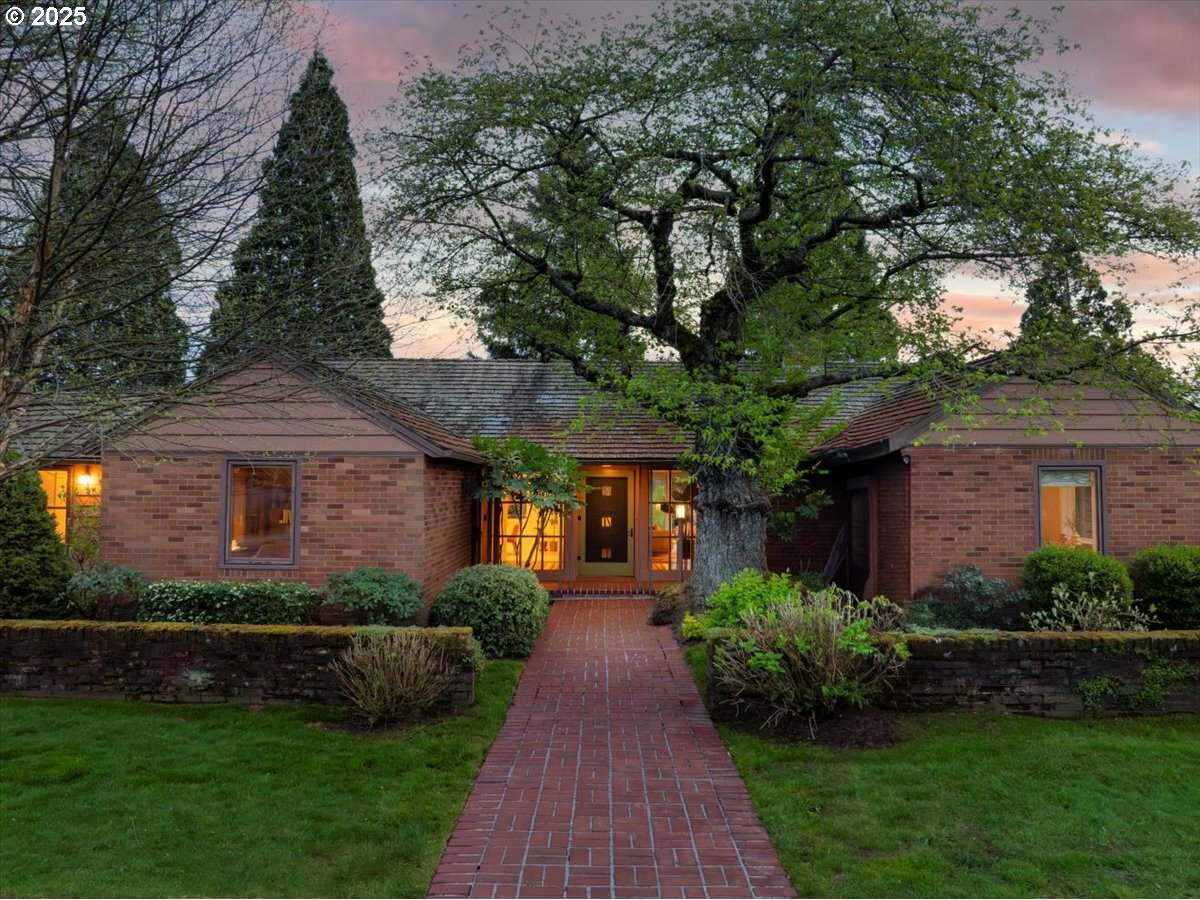 Property Photo: 7344 NE Sacramento St OR 97213