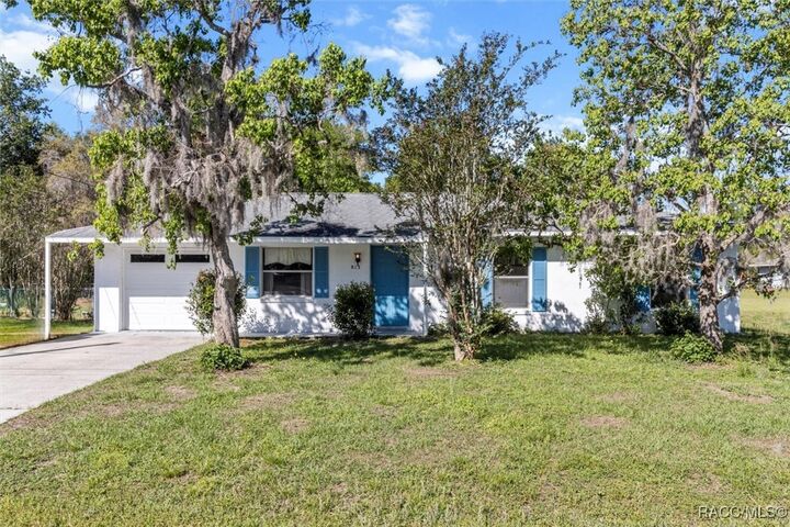Property Photo: 813 Constitution Boulevard FL 34453