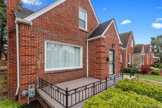 Property Photo: 18450 Pinehurst Street MI 48221