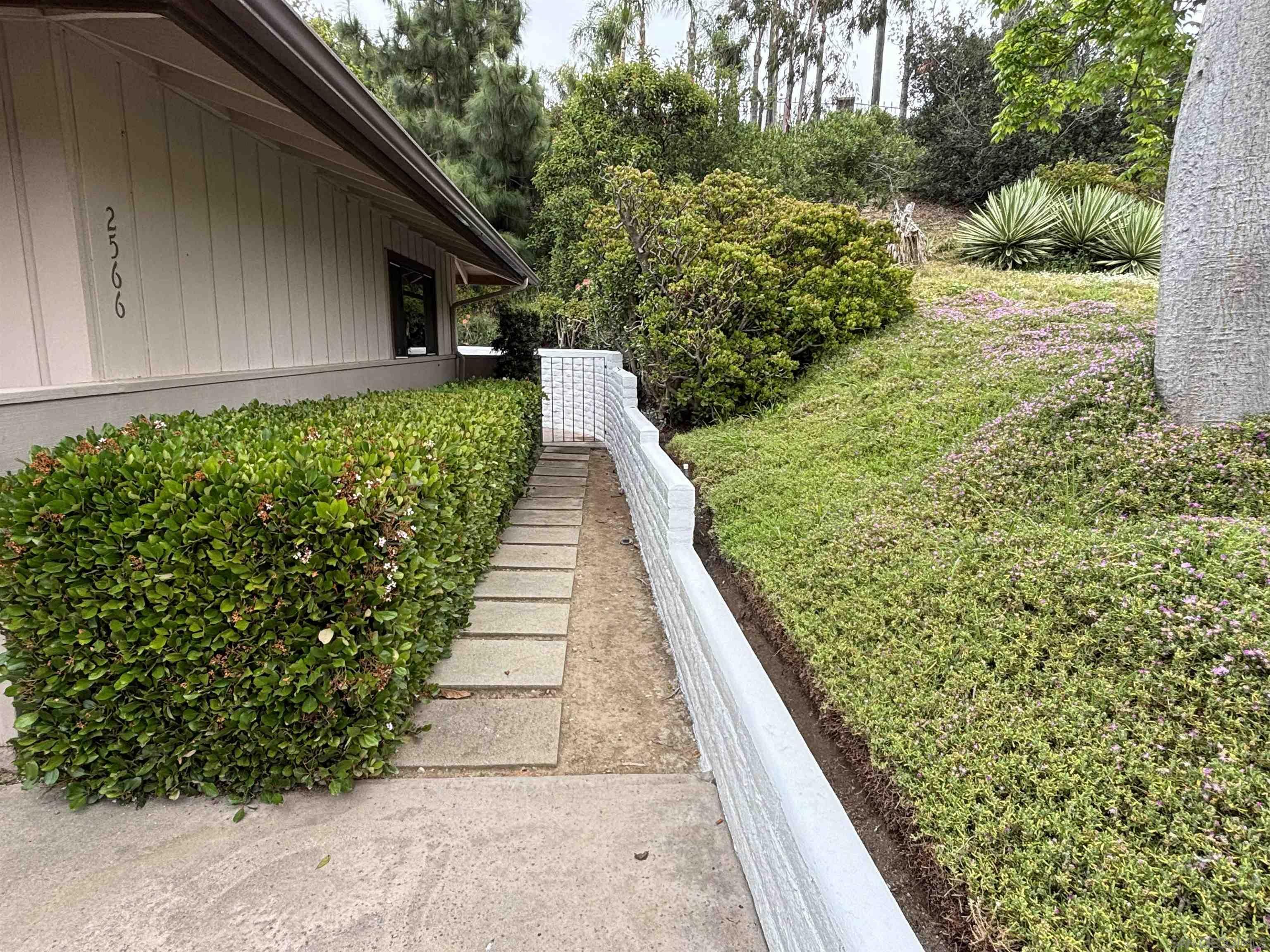 Property Photo: 2566 Los Cerritos Ln CA 92028