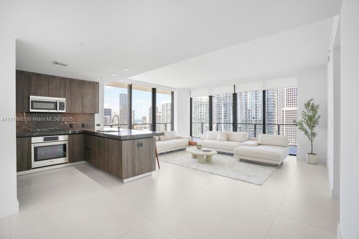 Property Photo:  88 SW 7th Street 2411  FL 33130